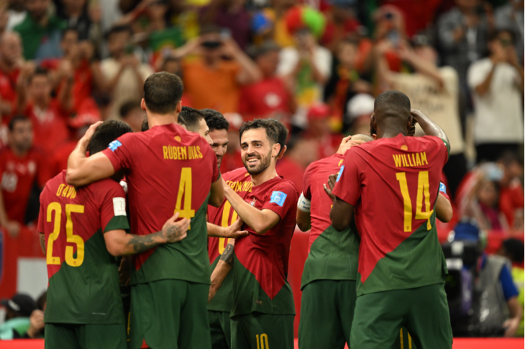 六名球员在 六名球员在